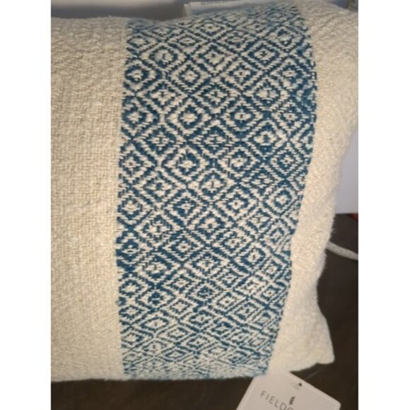 Fieldcrest Decorative Pillow 100% Cotton Blue And White Diamond Pattern 14"X20" - Picture 2 of 7